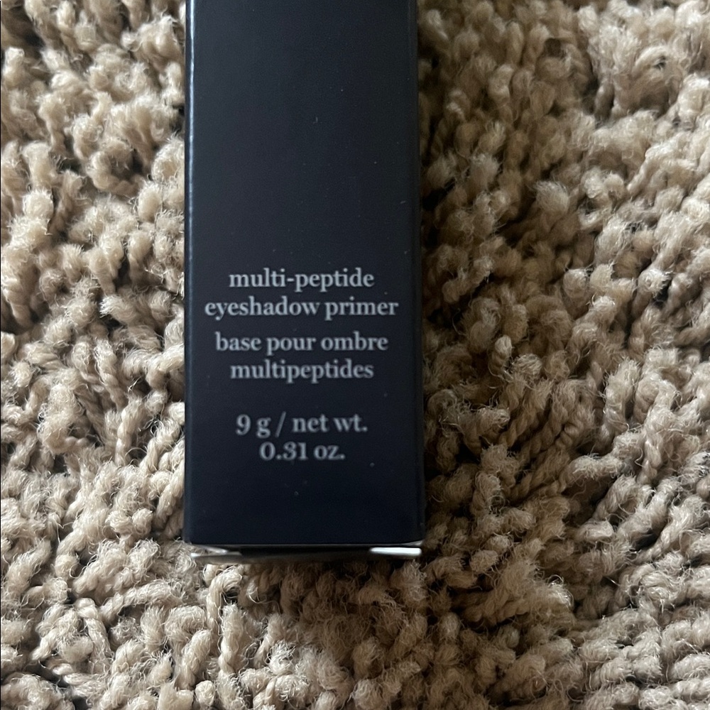 Eyeshadow Primer - Picture 2 of 3